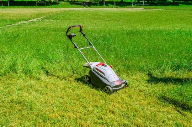 Can you mow wet grass in Yuma, AZ